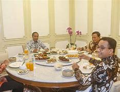 Jokowi Makan Siang Dengan Tiga Bakal Capres Di Istana Merdeka